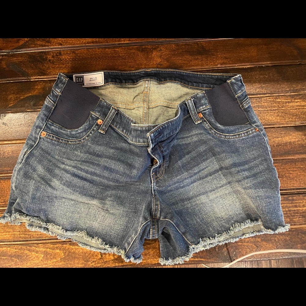 Gap Maternity Shorts (Size 8)